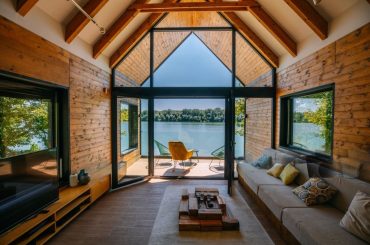 7 Perumahan Di Surabaya Dengan View Danau