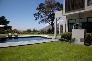 Ini Dia Ukuran Kolam Renang Rumah Yang Ideal